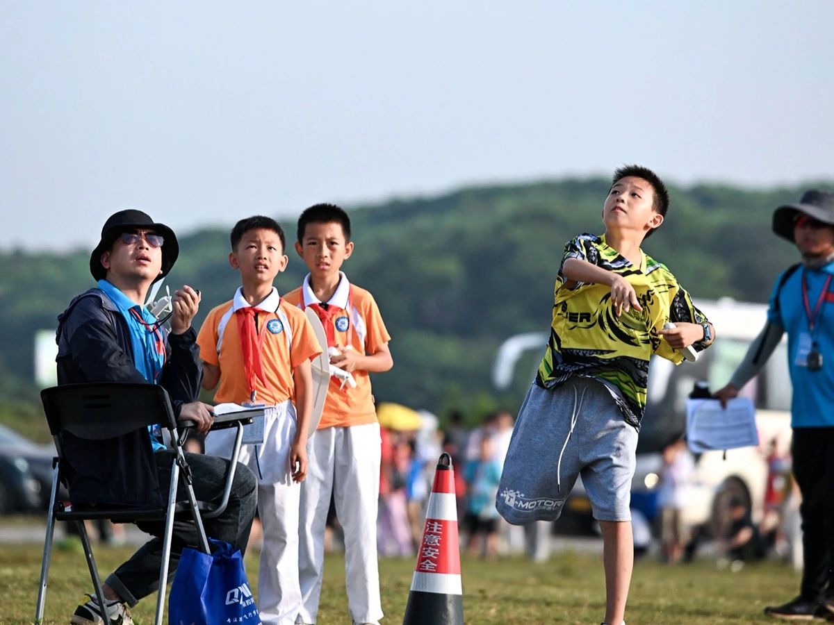 劲爆赛事吸引观众目光，精彩纷呈