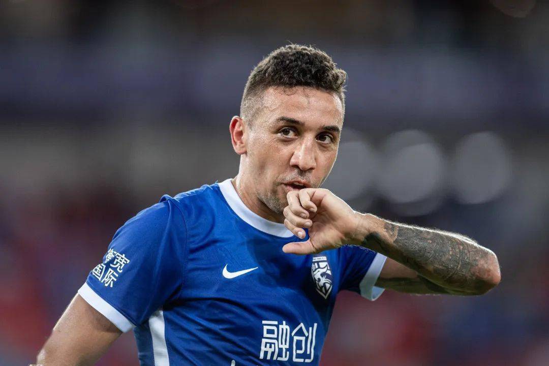 关于申花传射建功，巴萨新星横空出世，场边球探频频记笔记的信息